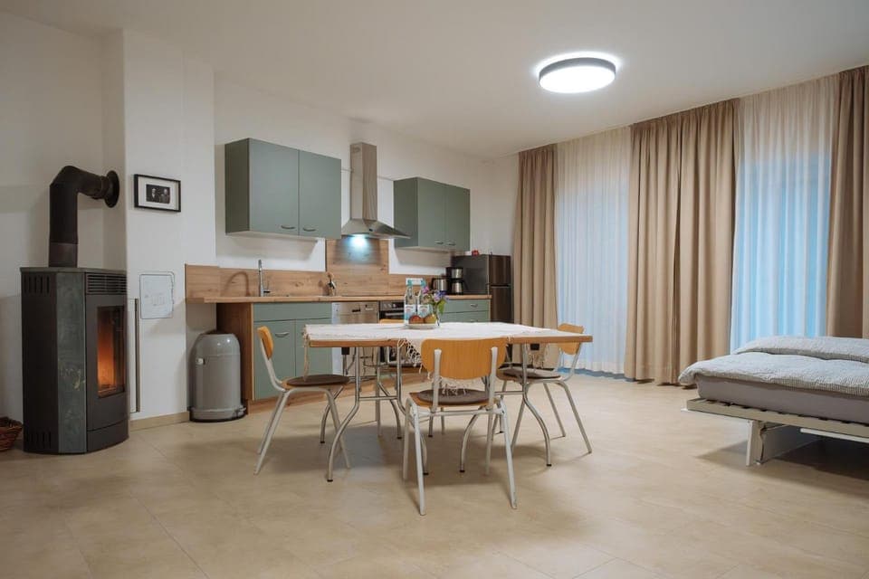 Kitchen or kitchenette, Seating area, Dining area