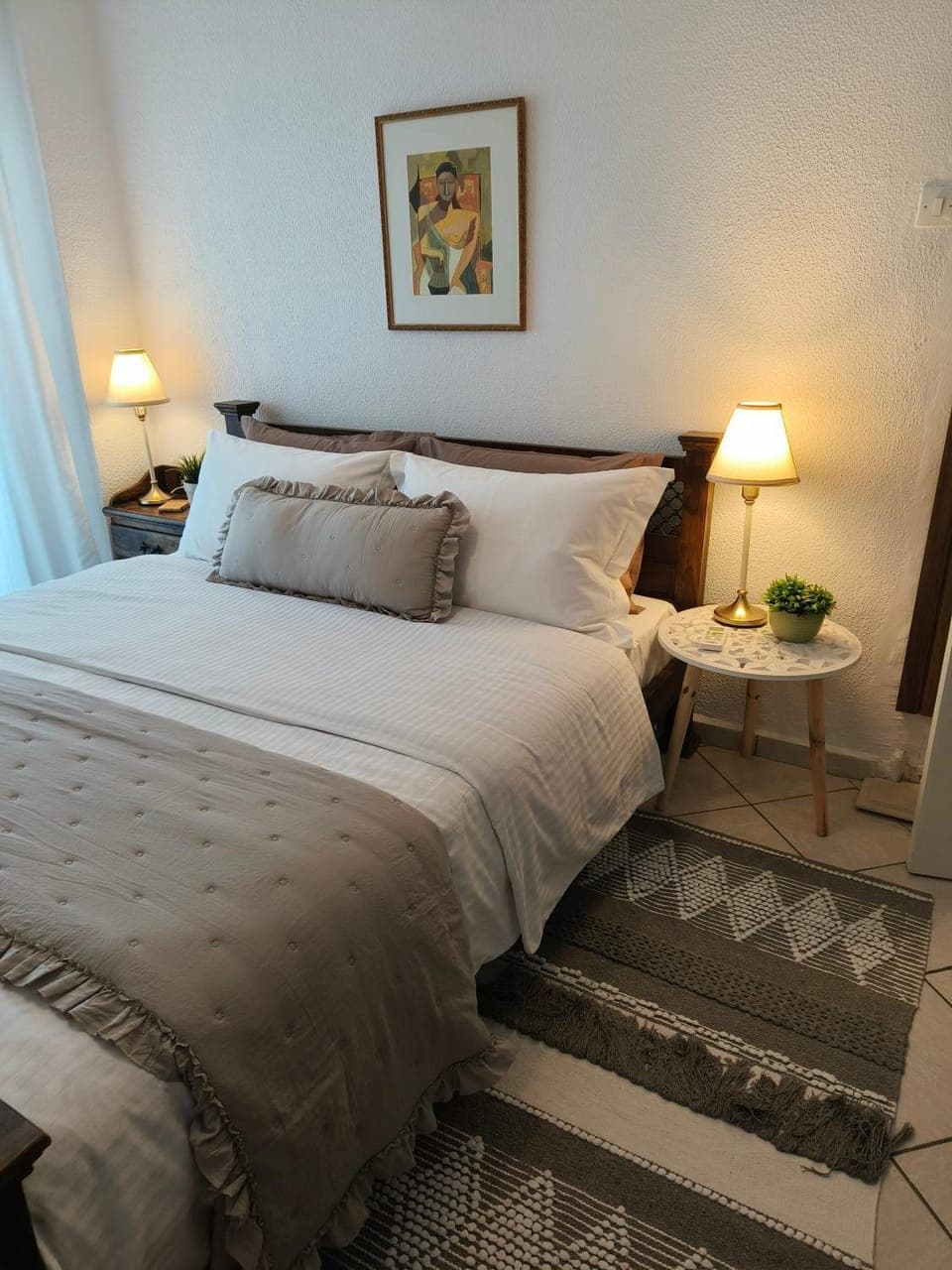 Bed, Photo of the whole room, Bedroom