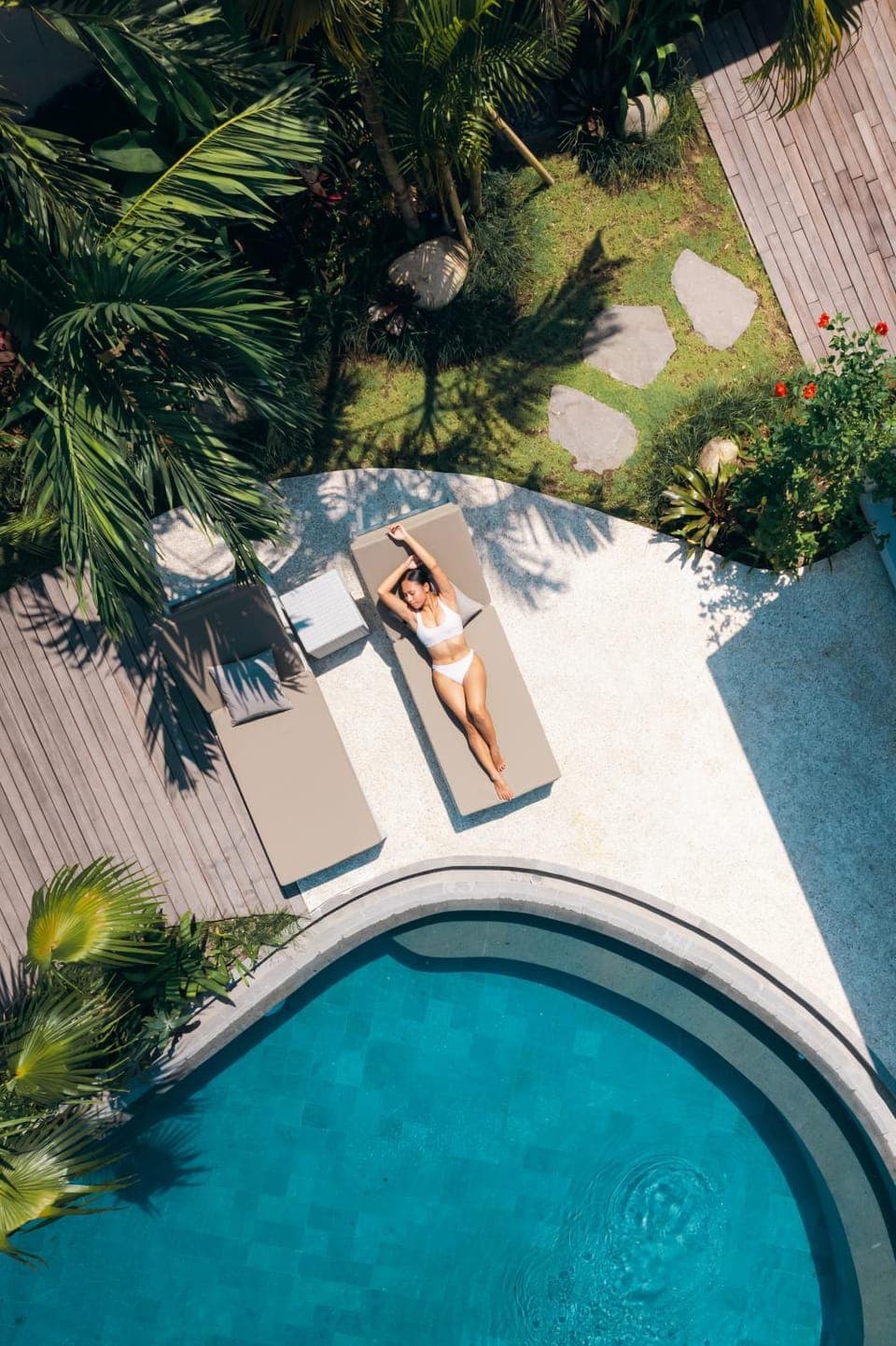 Day, People, Garden, Garden view, Pool view, Swimming pool, sunbed