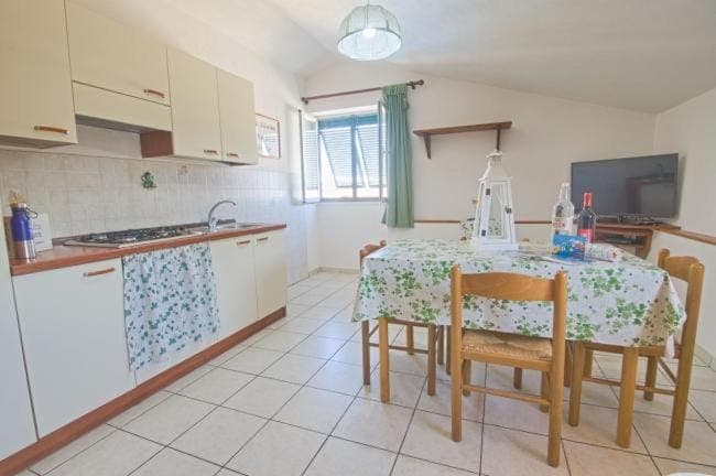 TV and multimedia, Kitchen or kitchenette, Dining area, stove