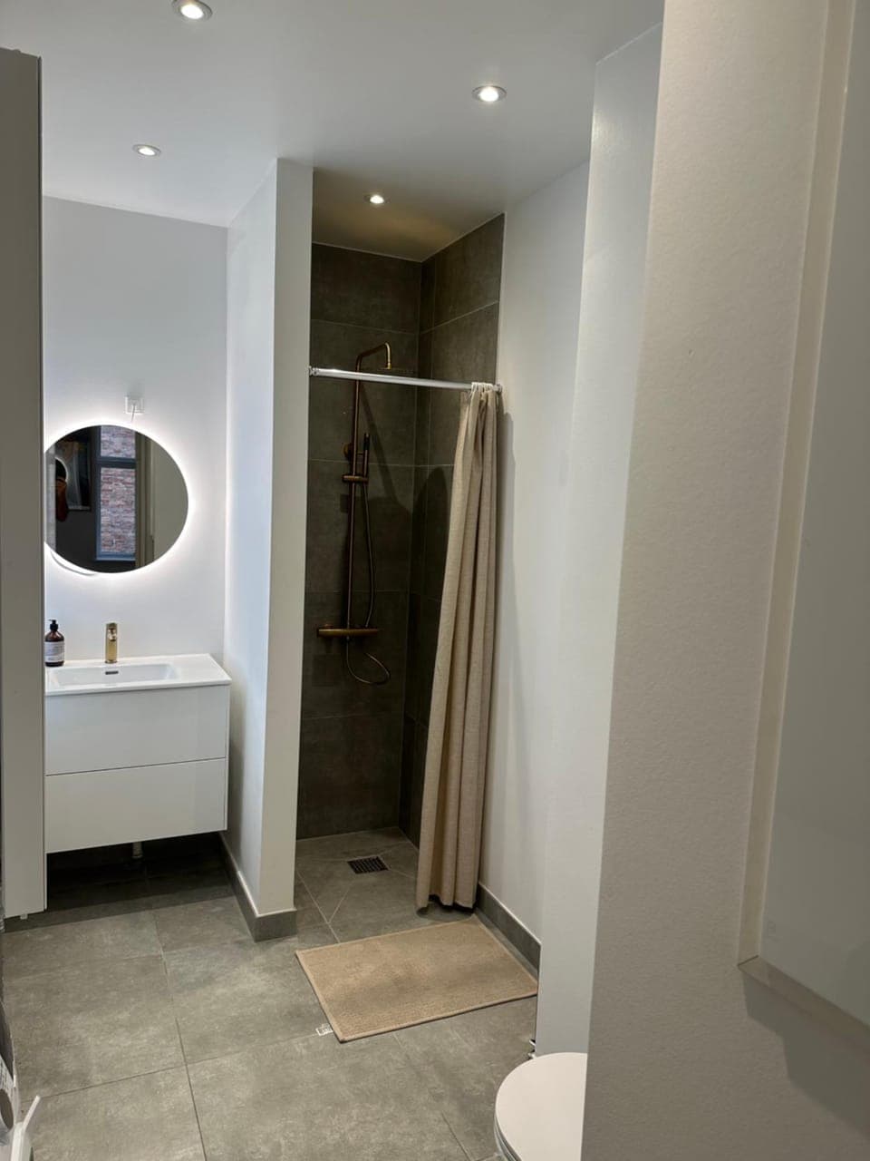 Shower, Toilet, Bathroom