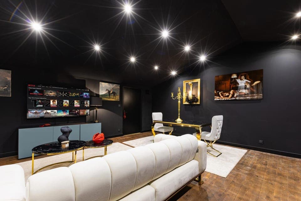 Living room, internet