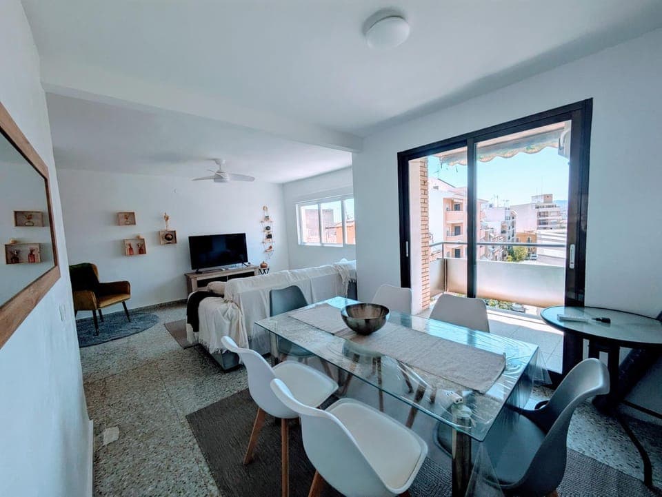 Communal lounge/ TV room, TV and multimedia, Living room, Dining area, City view, Mountain view