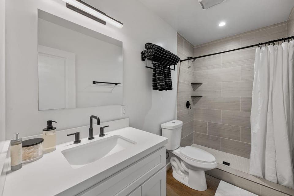 South O Bungalow 7 - Premium Double Studio + Patio Apartment in Carlsbad
