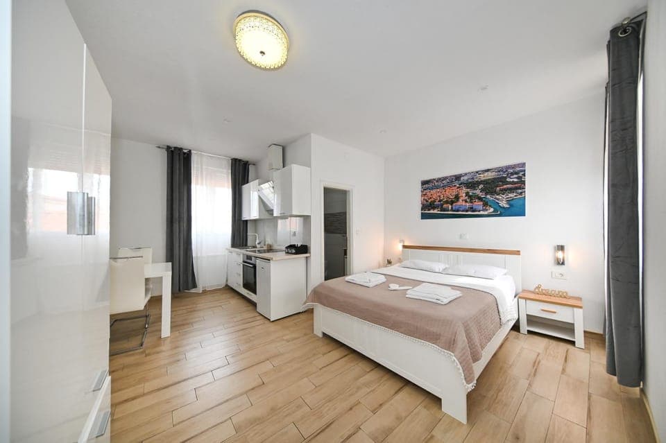 Bed, TV and multimedia, Kitchen or kitchenette, Seating area, Bedroom, minibar, oven, wardrobe