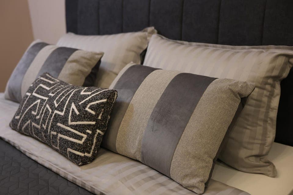 Bed, Living room, Photo of the whole room, Bedroom