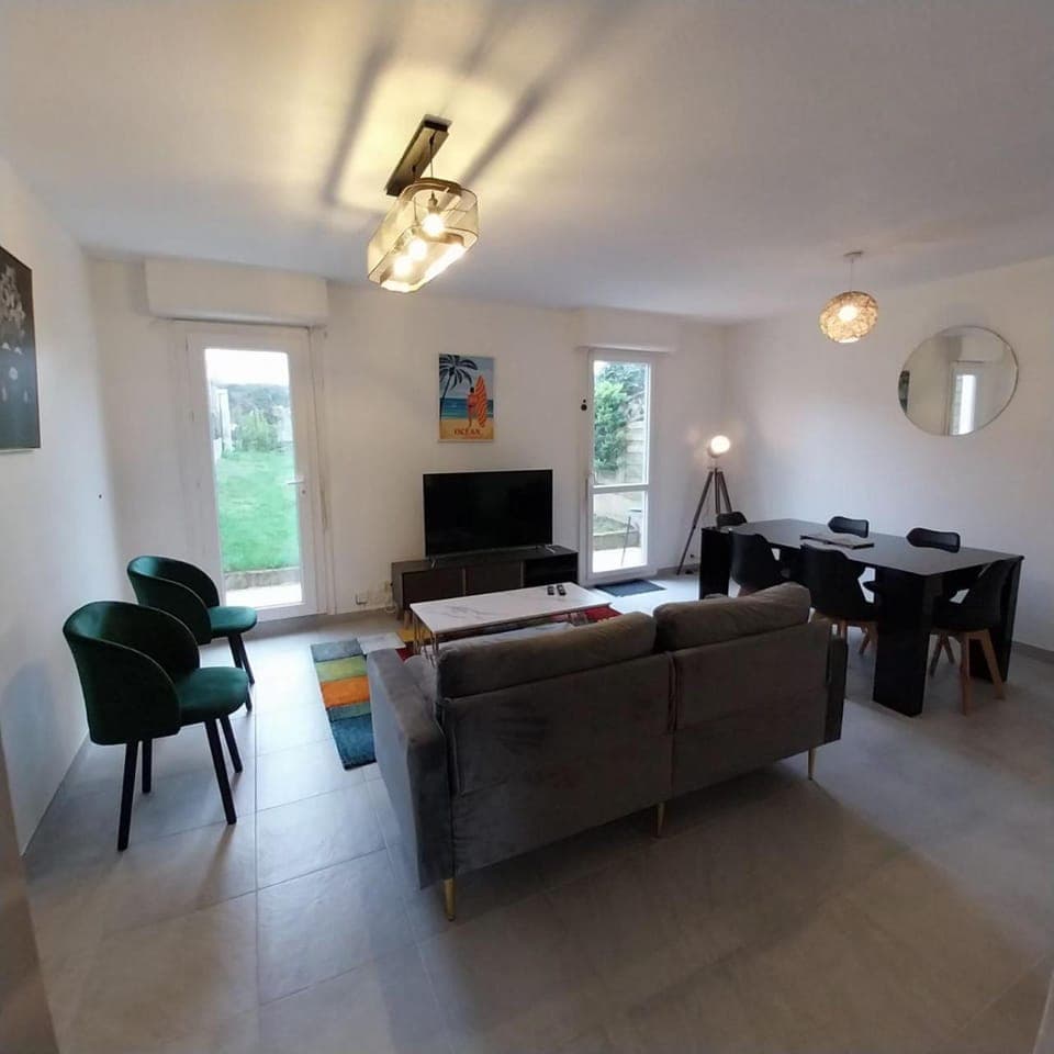 Communal lounge/ TV room