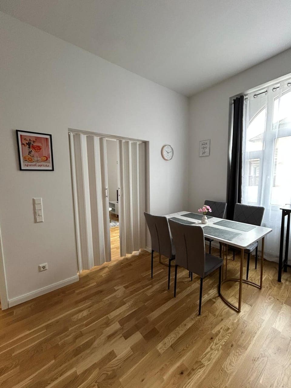 Seating area, Dining area