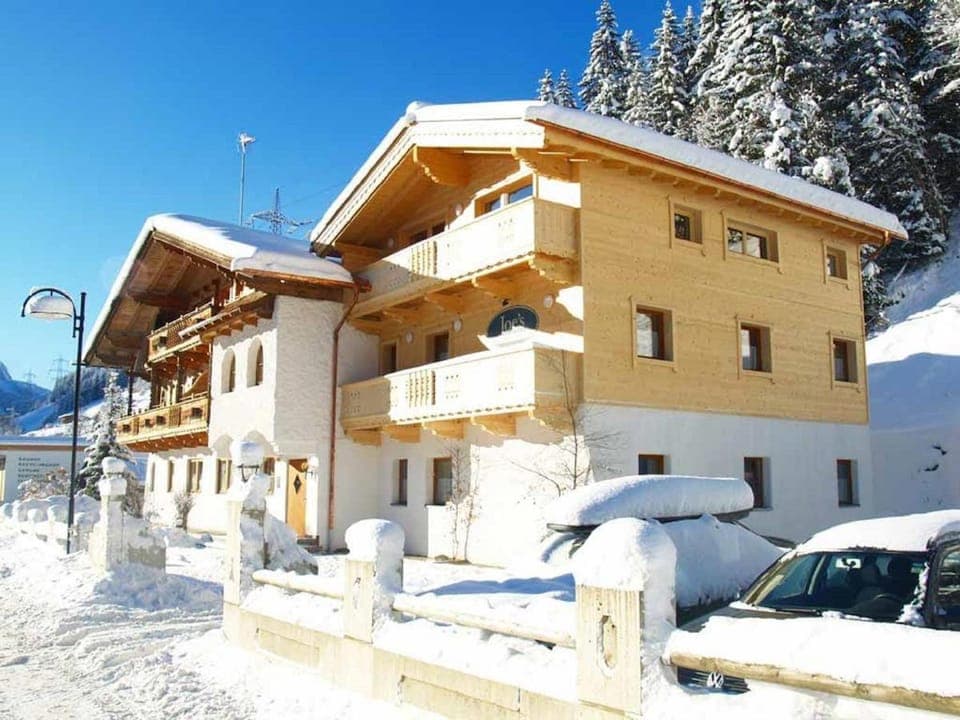 Property building, Day, Natural landscape, Winter, Mountain view, Parking