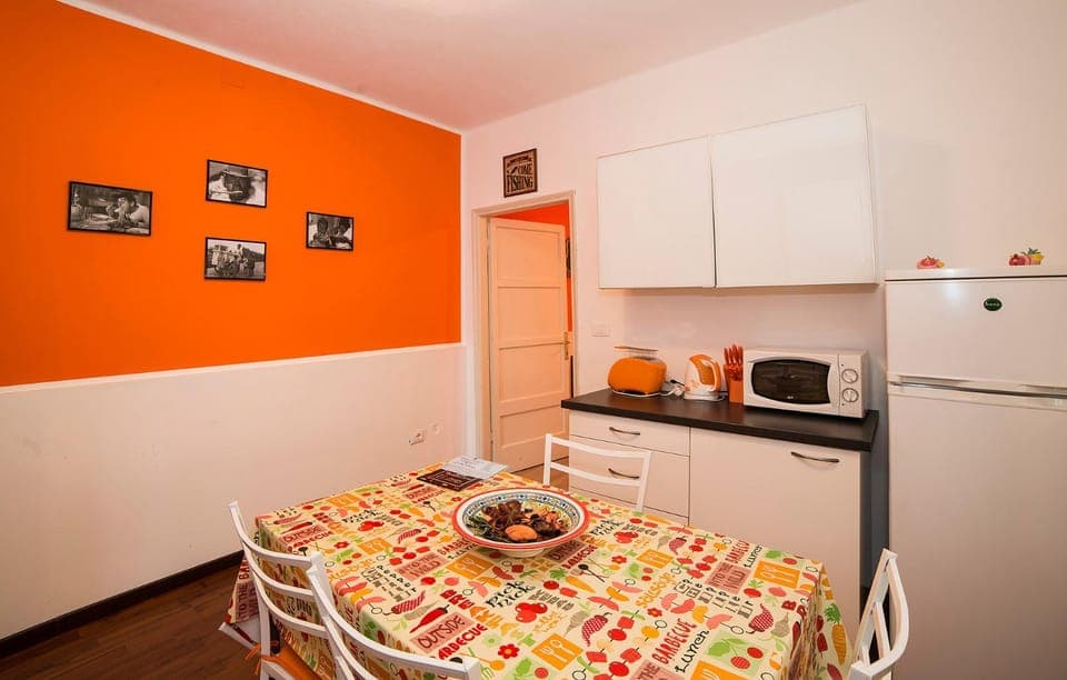Kitchen or kitchenette, Food and drinks, Dining area, pet friendly, stove, toaster