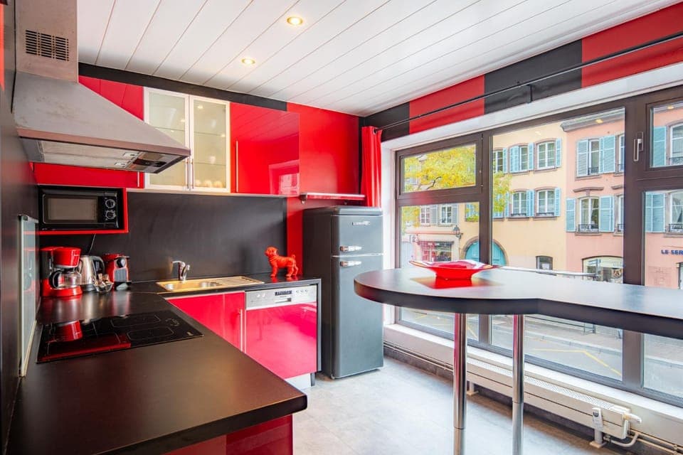 Kitchen or kitchenette, Dining area, oven, stove