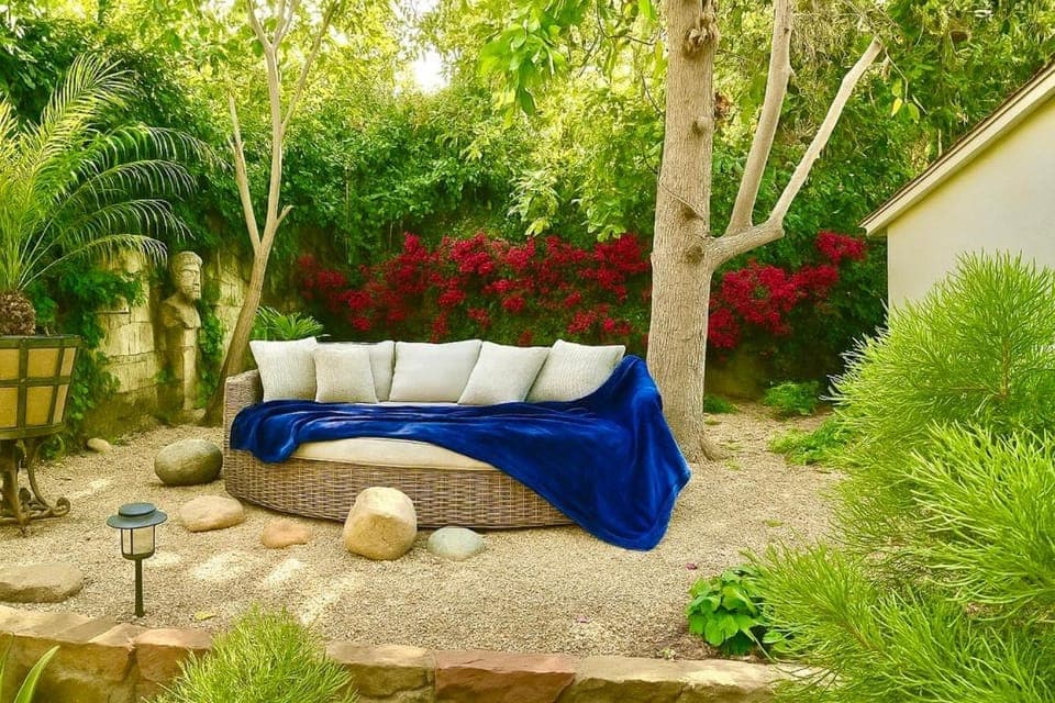 Patio, Patio, Garden, Garden, Text overlay, Garden view, Garden view, Location