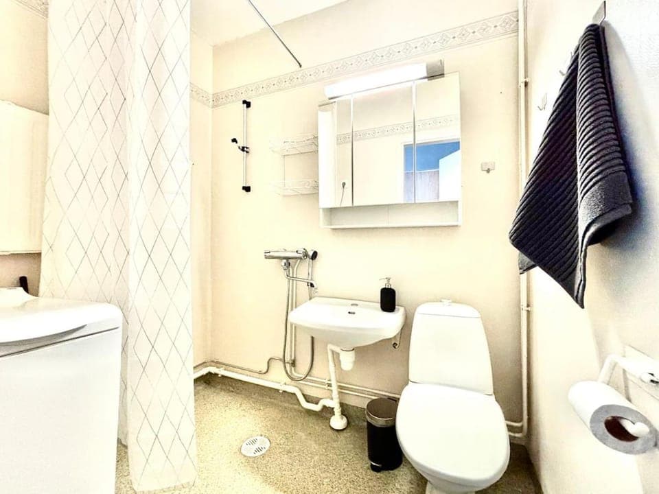 Toilet, Bathroom, towels