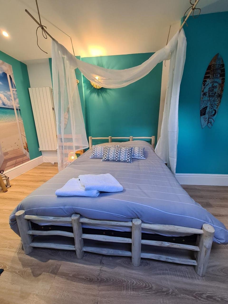 Bed, Photo of the whole room, Bedroom, towels