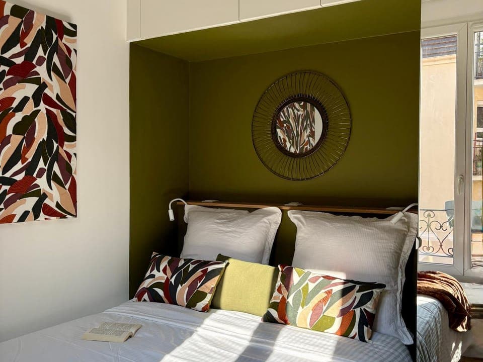 Bed, Decorative detail, Bedroom