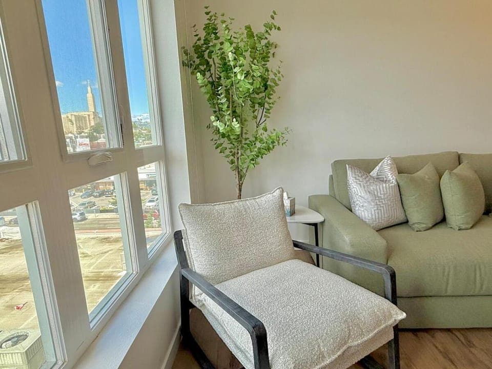 3 Bedroom 2 Bath Westwood Condo Apartment hotel in Westwood