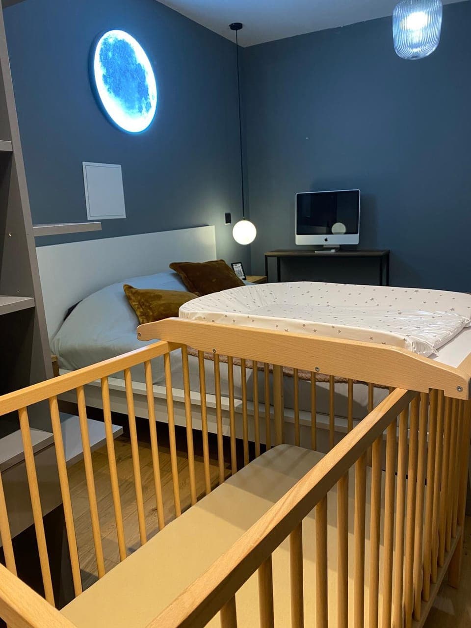 Bed, Photo of the whole room, Bedroom, cot