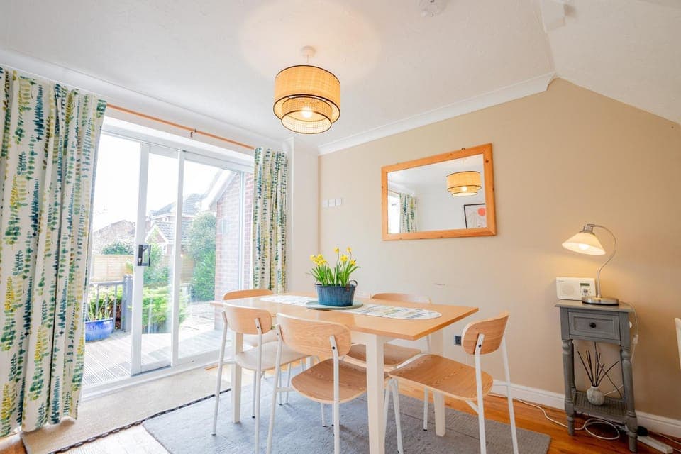 Patio, Spring, Summer, Seating area, Dining area