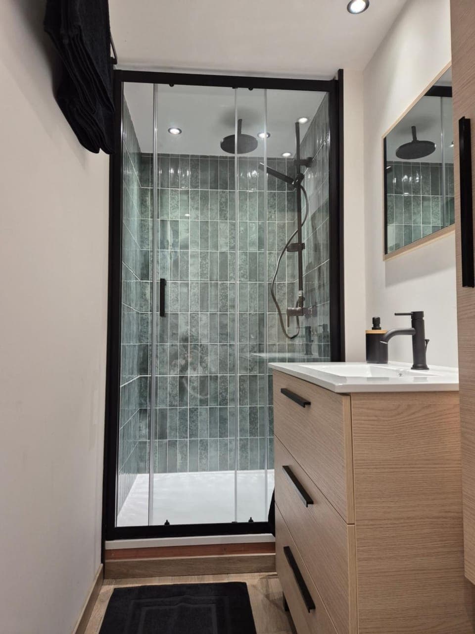 Bathroom, towels, Internal: Not applicable to any particular room