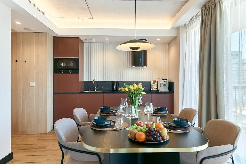 Kitchen or kitchenette, Dining area