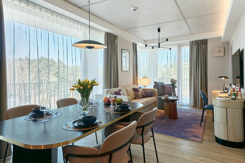 Living room, Seating area, Dining area