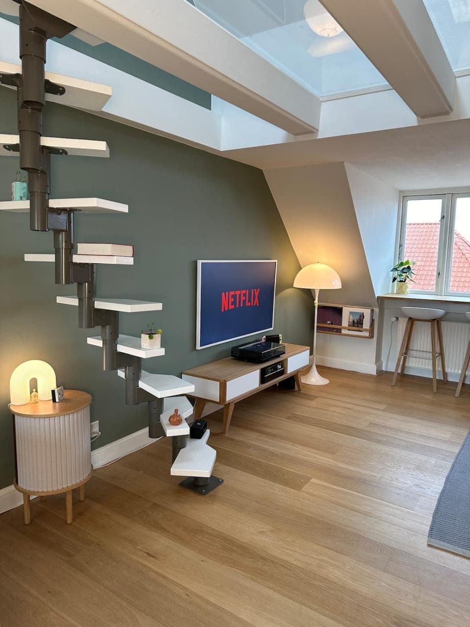 TV and multimedia, Living room, Evening entertainment