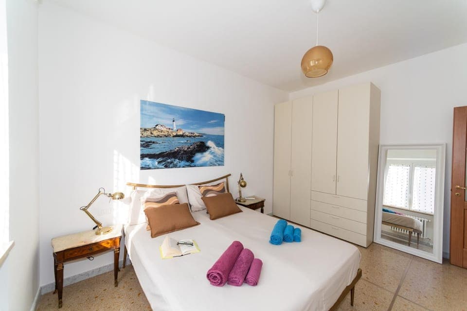 Bed, Photo of the whole room, Bedroom, wardrobe