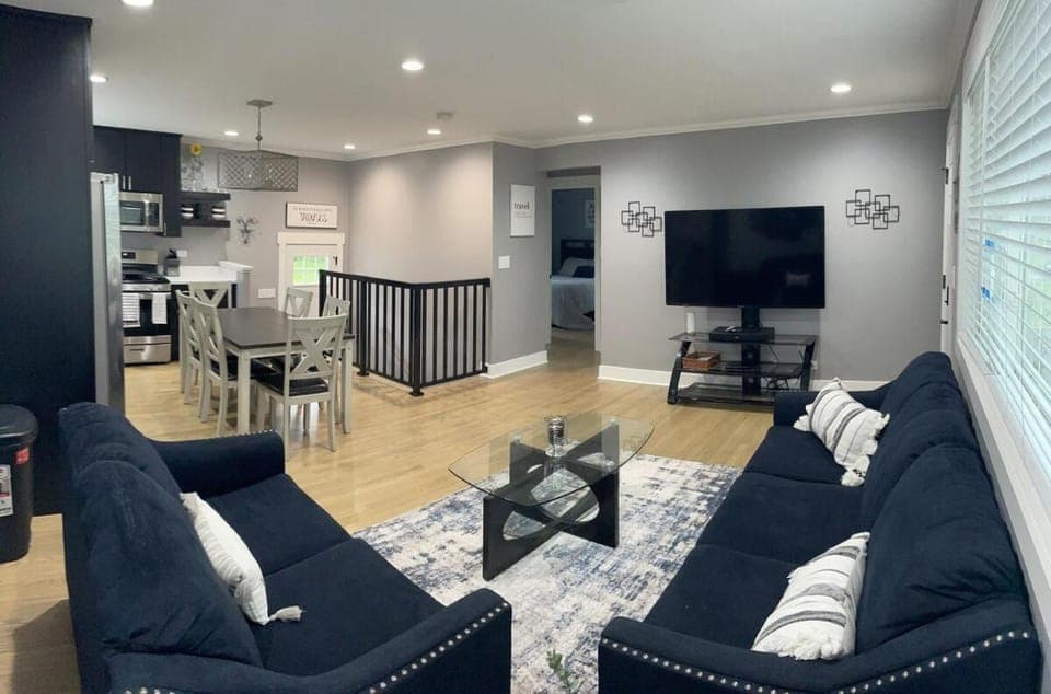 Communal lounge/ TV room, TV and multimedia, Kitchen or kitchenette, Living room, Seating area, Dining area, Evening entertainment