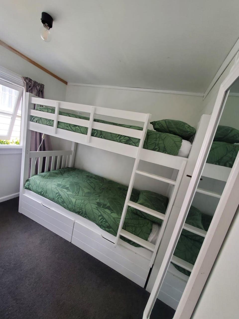 Bedroom, bunk bed