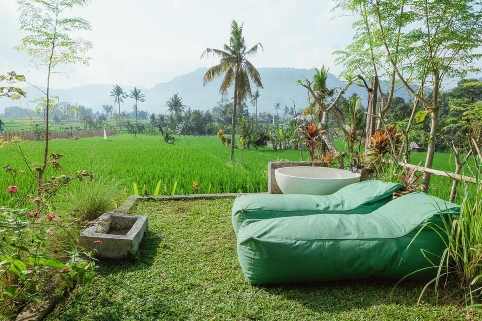 Green vanilla kabin House in Sidemen