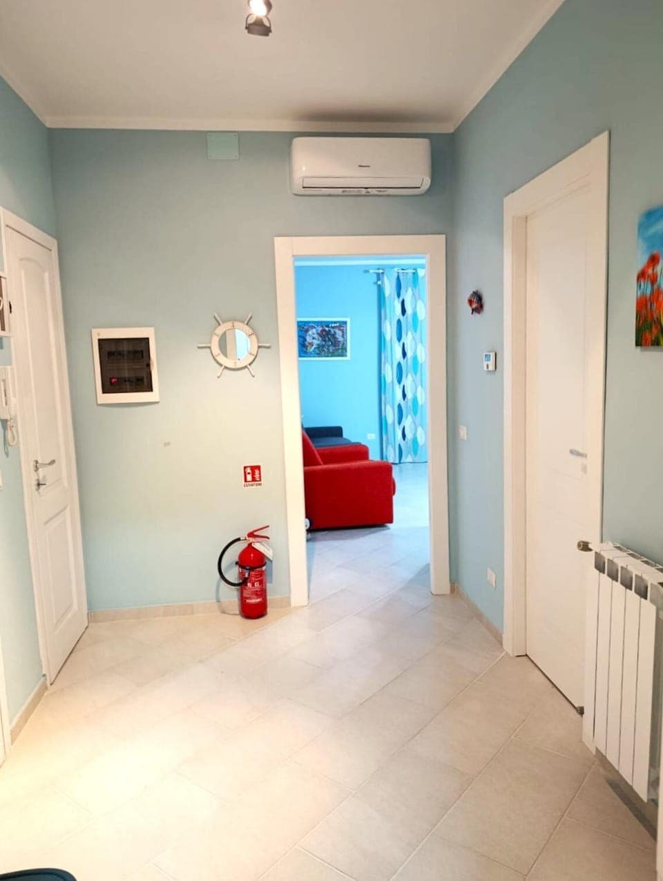 Seating area, internet, air conditioner