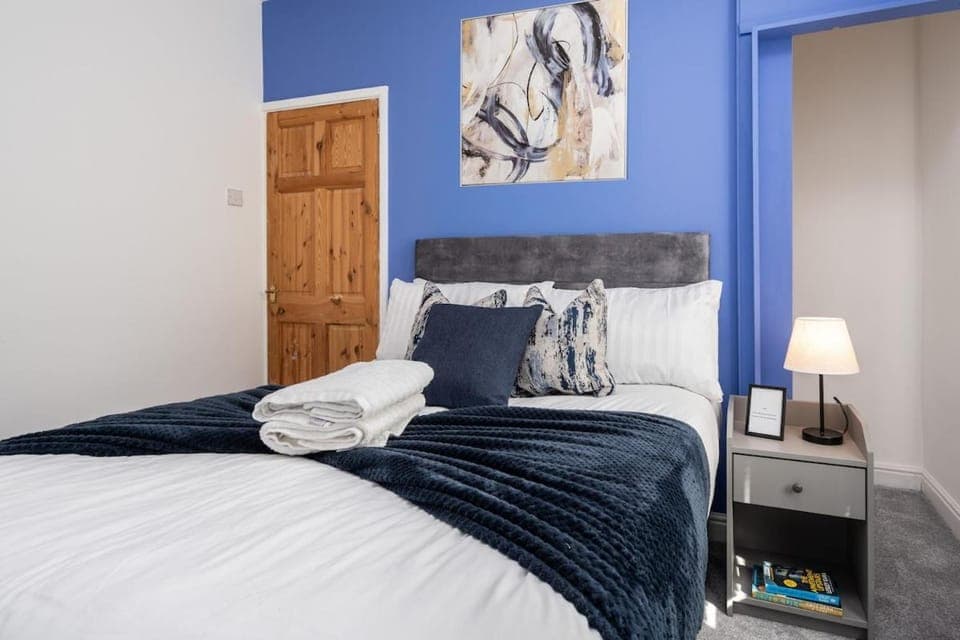 Bed, Photo of the whole room, Bedroom, towels, wardrobe