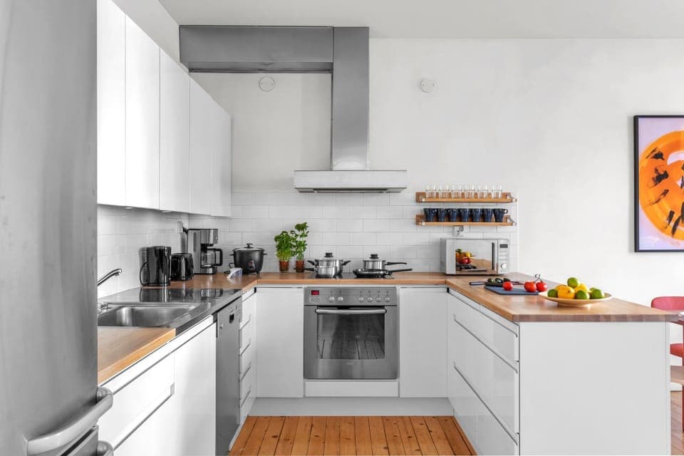 Premium Area w Free Parking Garage, 200m tram and bus Apartment in Helsinki