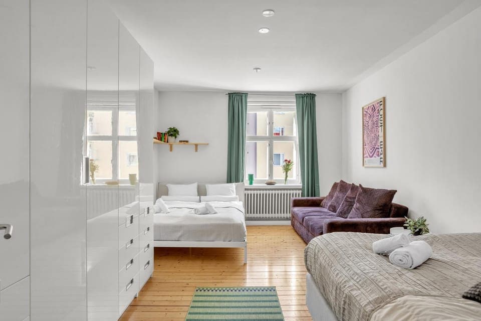 Premium Area w Free Parking Garage, 200m tram and bus Apartment in Helsinki