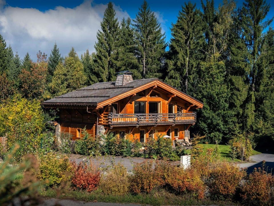 Property building, Natural landscape, Summer