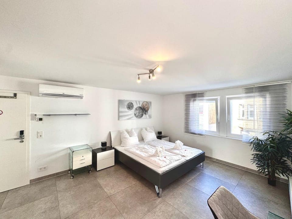 Bed, Photo of the whole room, Bedroom, air conditioner