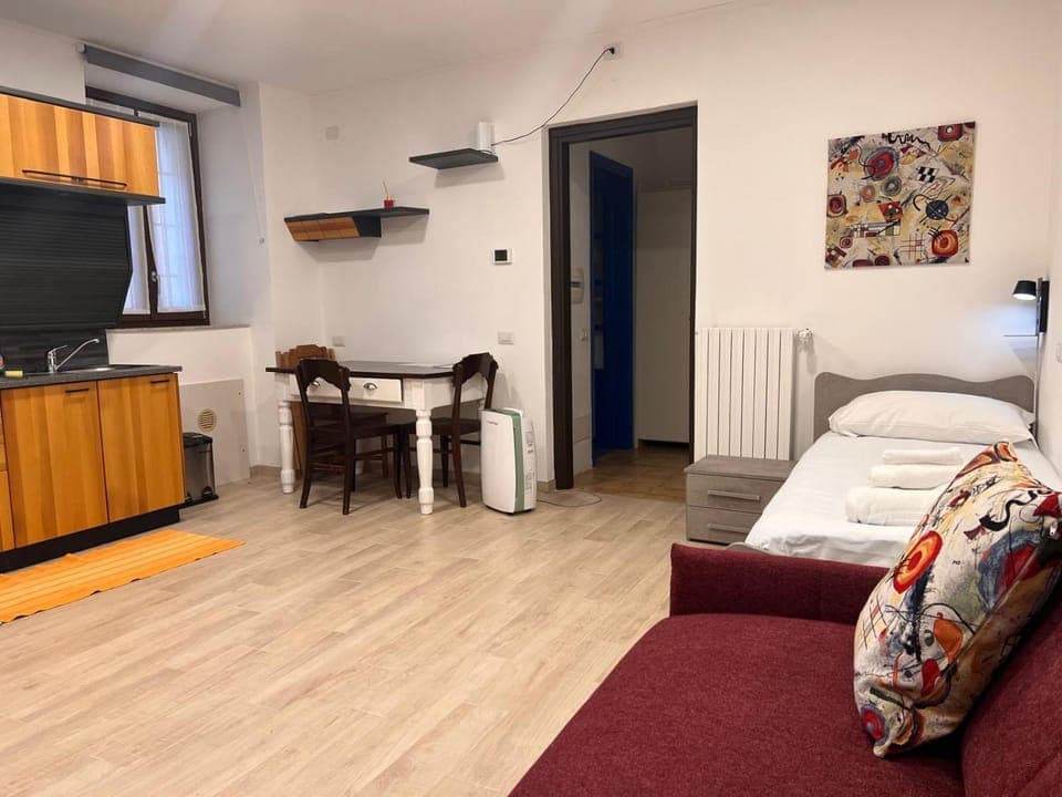 Bed, Kitchen or kitchenette, Photo of the whole room, Seating area