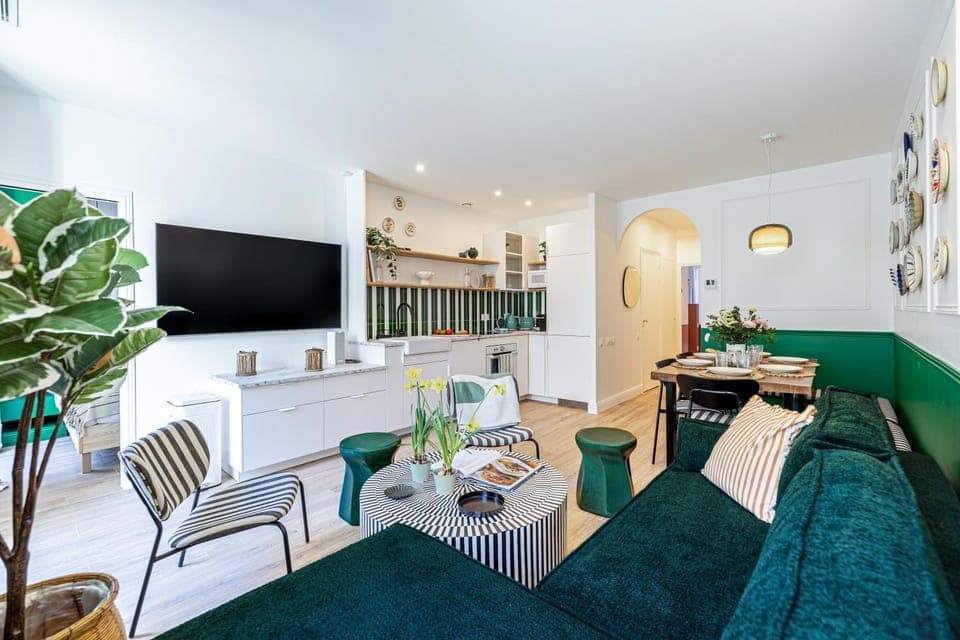 TV and multimedia, Kitchen or kitchenette, Living room, Dining area