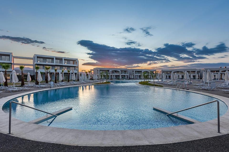 Property building, Pool view, Swimming pool