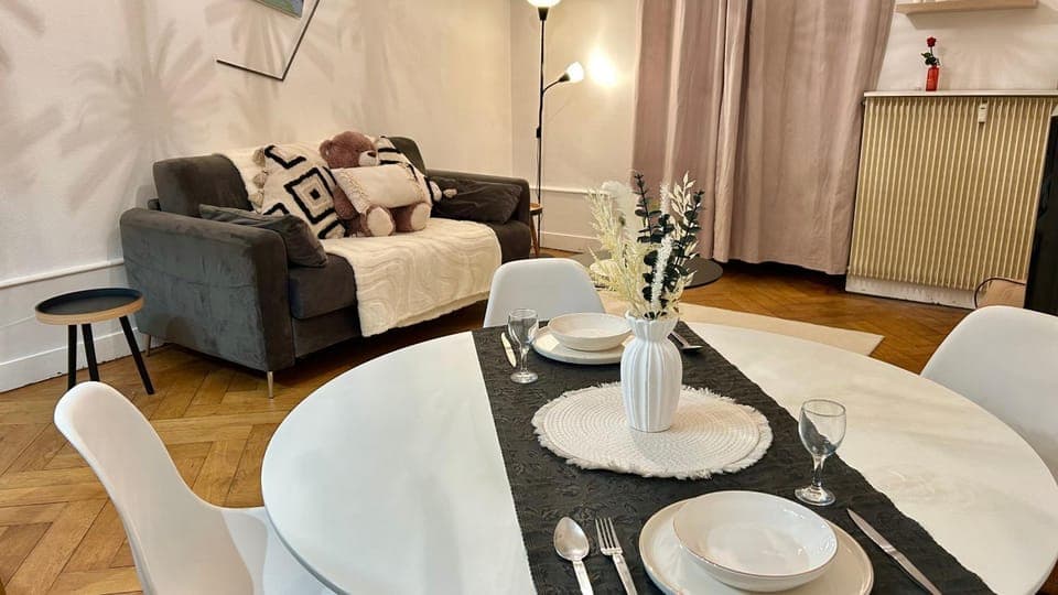 Living room, Seating area, Dining area