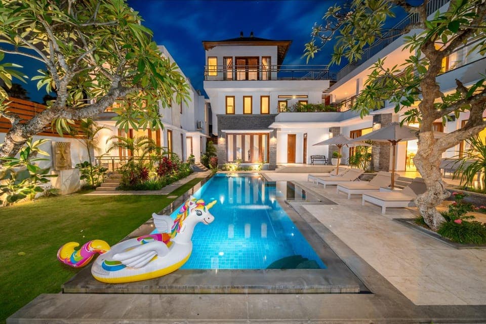 Property building, Swimming pool