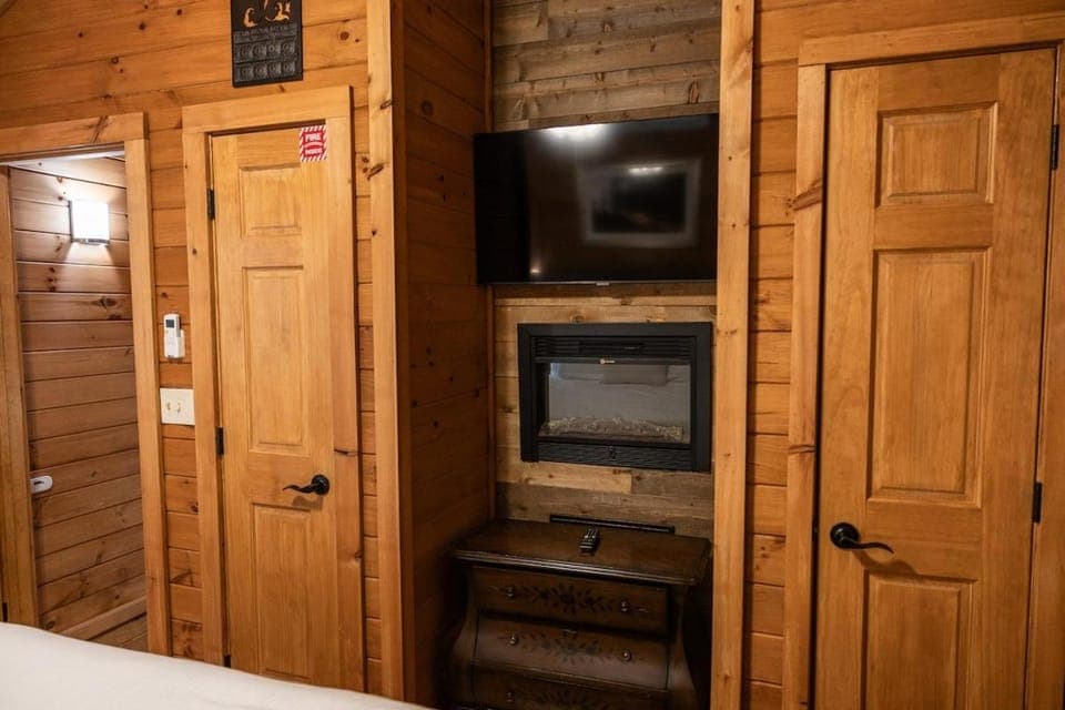 Cabin in the Smokies with Mountain View! Cabin in Pigeon Forge
