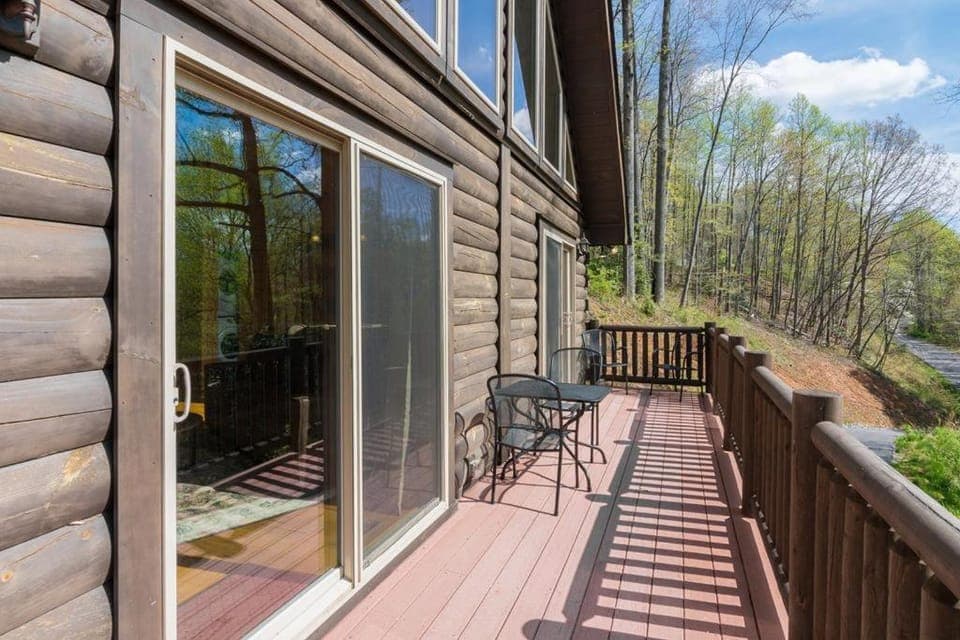 Property building, Patio, Day, Garden, View (from property/room), Balcony/Terrace, Dining area