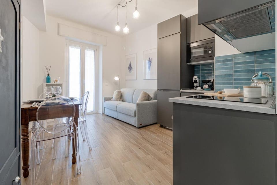 Kitchen or kitchenette, Living room, Seating area, Dining area, oven, stove