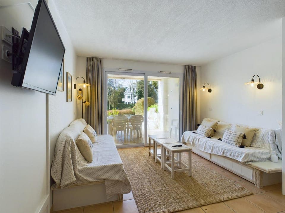 Communal lounge/ TV room, Living room