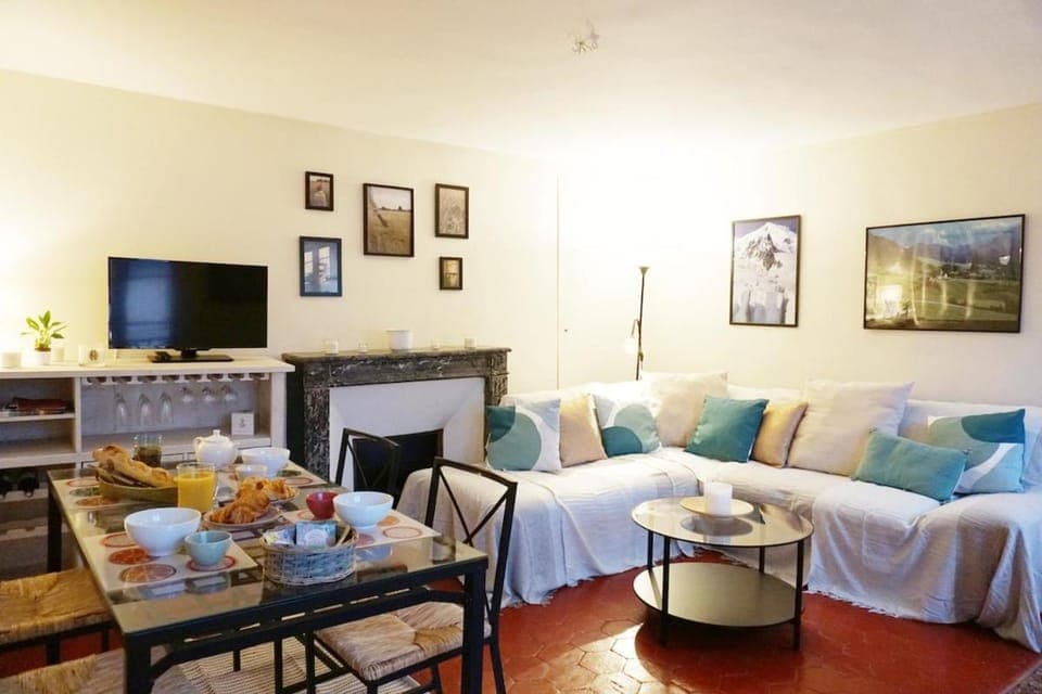 Communal lounge/ TV room