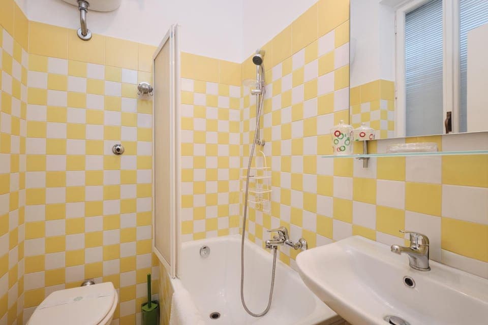 Toilet, Bathroom, Bath, bidet, towels