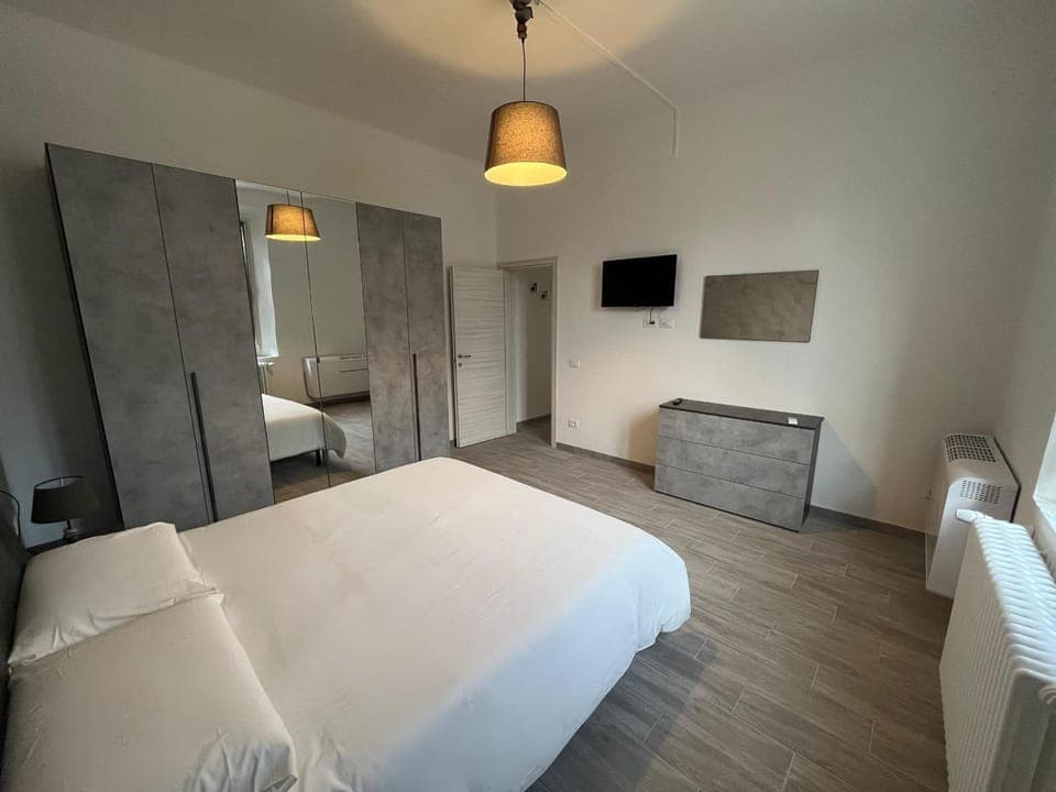 TV and multimedia, Living room, Photo of the whole room, Bedroom