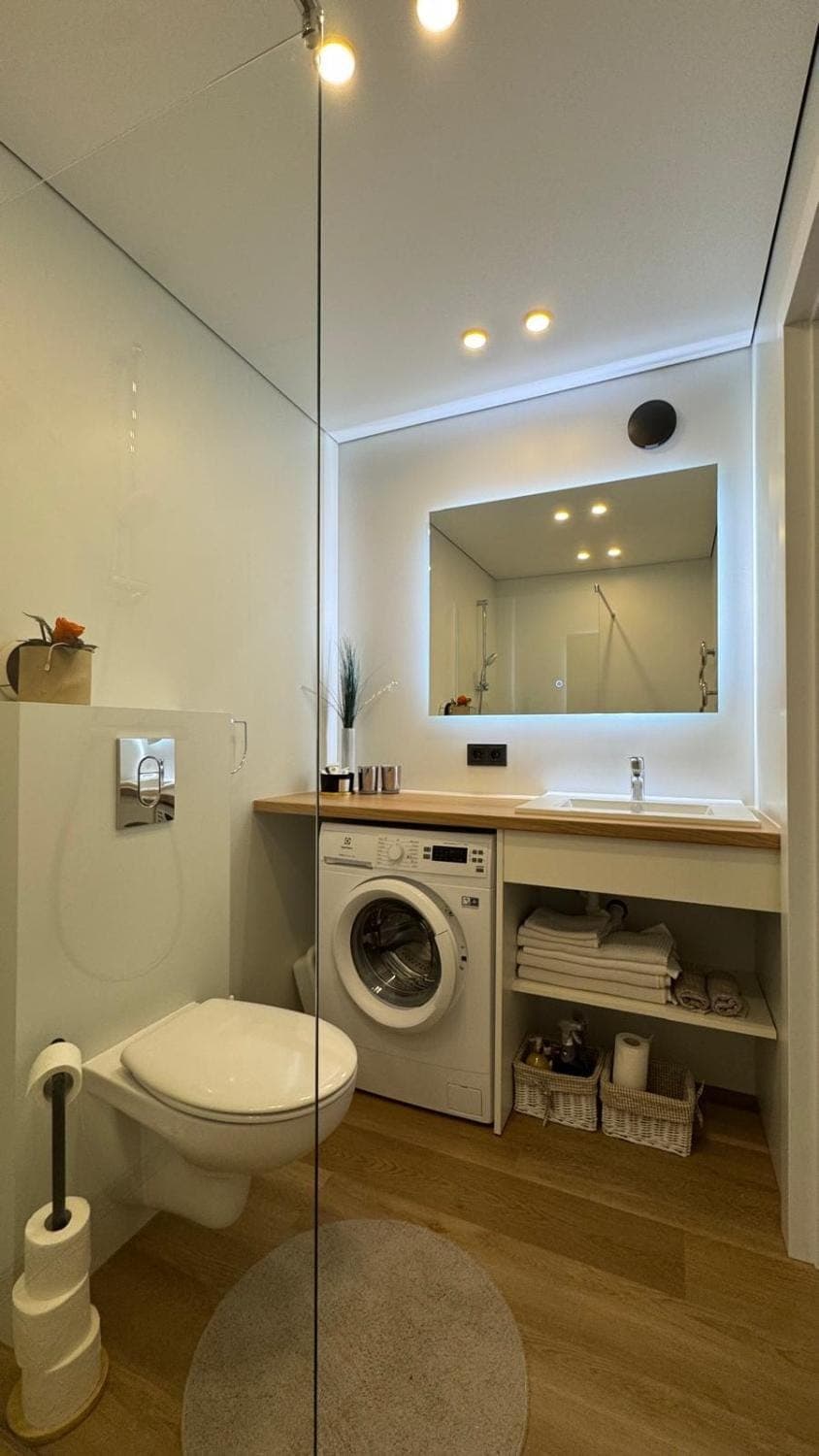 Toilet, Bathroom, towels, washing machine