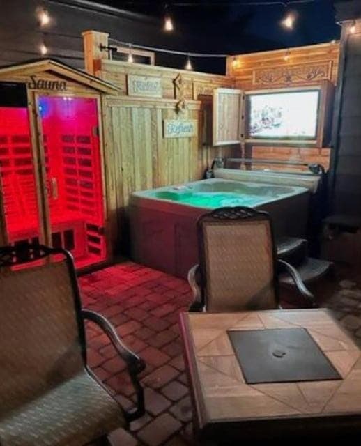 Hot Tub, Sauna, TV and multimedia, fireplace